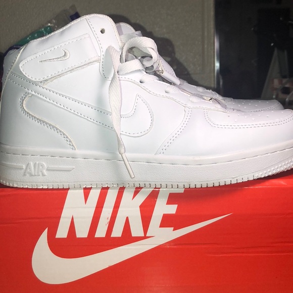 size 7.5 white air force 1